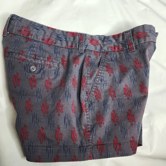 Khakis by GAP Shorts Mid Rise Gray Geometric Print The 3" Short  Women's Size 6 - Picture 7 of 10